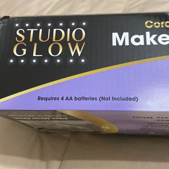 Brand New in Box Studio Glow Cordless Makeup Light - Picture 10 of 11
